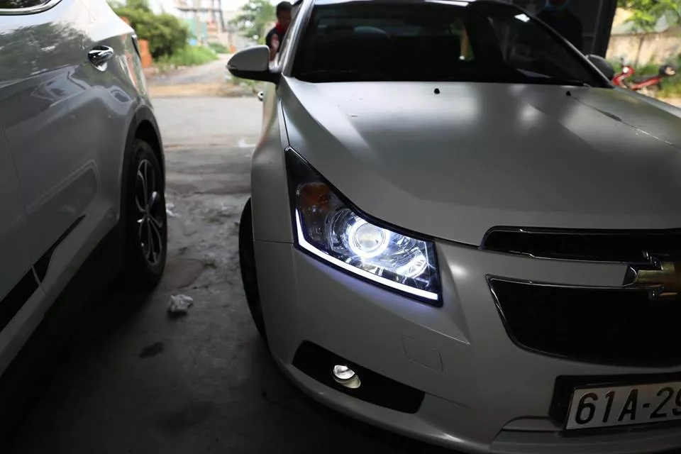 Chevrolet Cruze độ bi xenon - mở đèn keo chết an toàn